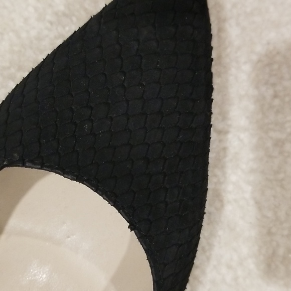 Vince Camuto black pumps - Picture 7 of 7